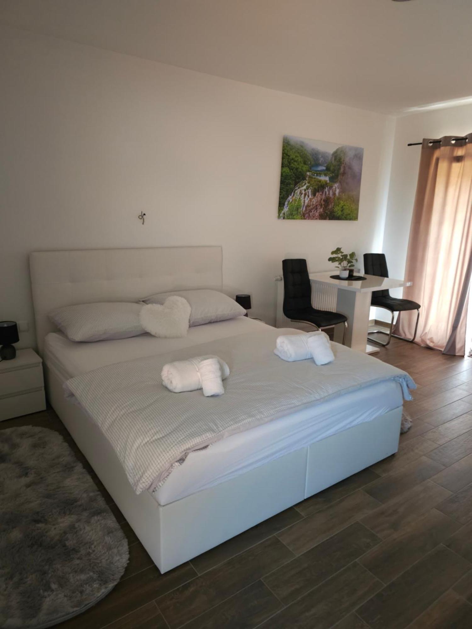 Guest House Macic Korenica Exteriér fotografie