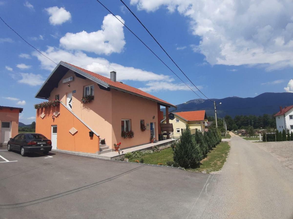 Guest House Macic Korenica Exteriér fotografie